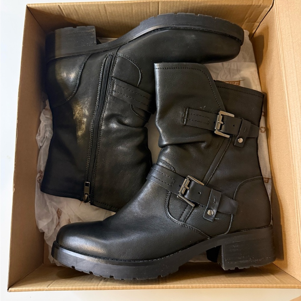 Earth Black Leather Boots - Picture 6 of 10